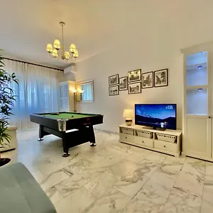 Elegant Vatican Metro & Golf Apartment Rome